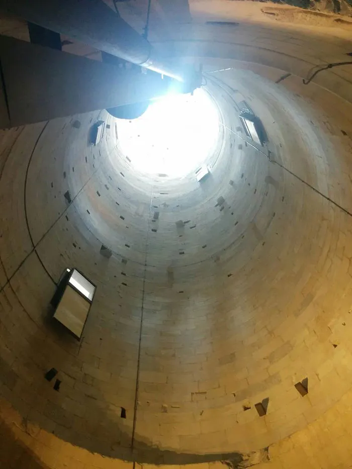 La torre de Pisa está vacía por dentro