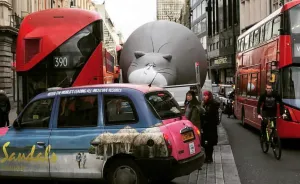Five Huge, Inflatable Fat Cats Prowl Around London To Encourage People To Send A Message To The Banks