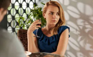 Guy Finds A Date On Tinder, However After Meeting Her He Soon Realizes Something Is Not Right