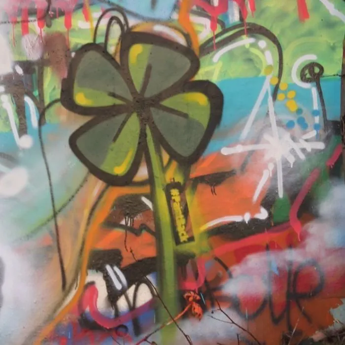En Berlín saben cómo librarse de esas feas esvásticas pintadas en las paredes y convertirlas en algo agradable