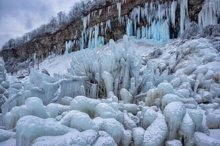 Hace tanto frío en EEUU que se han congelado las cataratas del Niágara, y parece Narnia