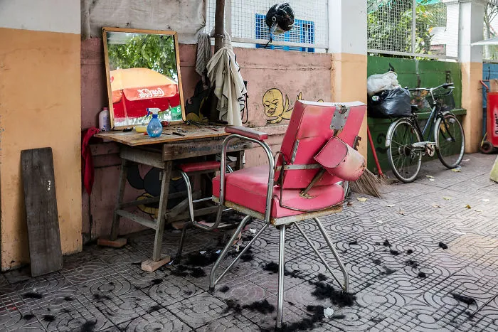 The Street Barbers Of Cambodia