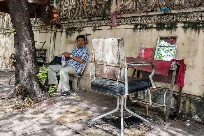 The Street Barbers Of Cambodia