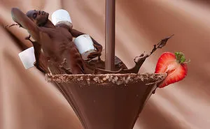 Body Painter Turns People Into Fun Foods And Cocktails. Can You Spot The Nude Model?