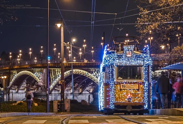 I Spent The Last Three Christmas Seasons Capturing The Wonderful Festive Air Of My Hometown