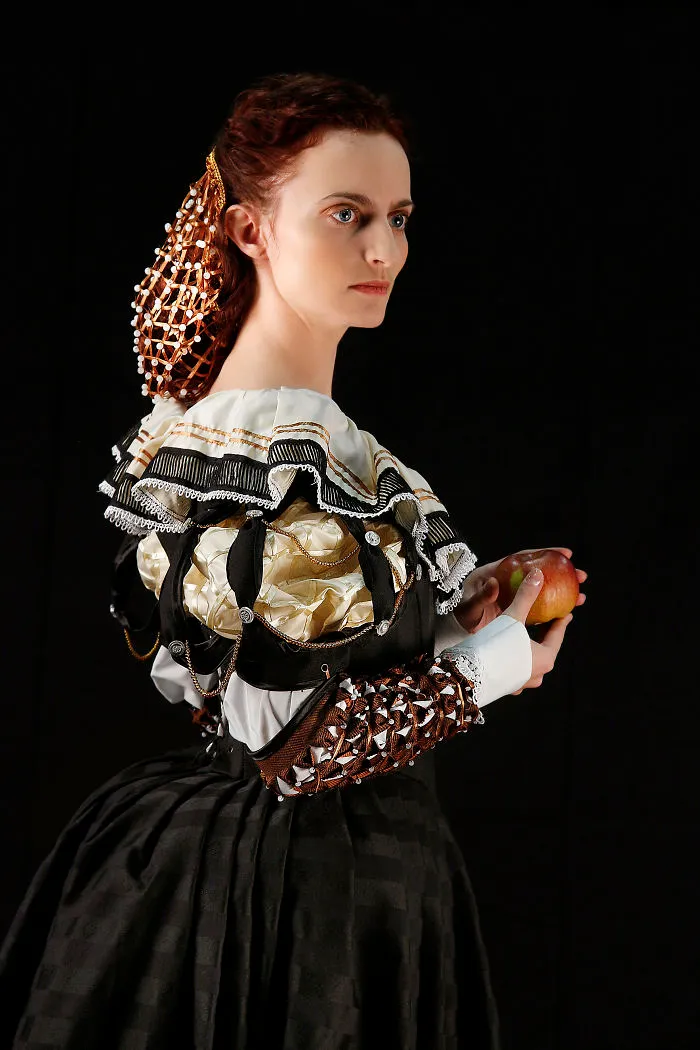 Historical Dress On A Tight Budget? The Results Are Even Tighter!