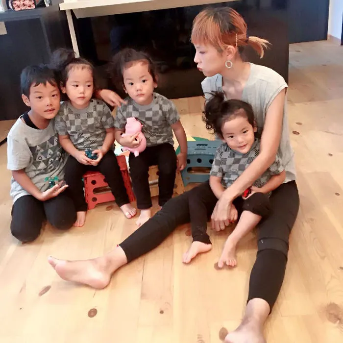 Japanese Mom Captures Her Life With Her Twins And Triplets And It's Just Too Adorable
