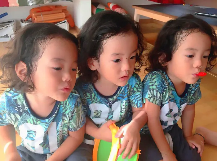 Japanese Mom Captures Her Life With Her Twins And Triplets And It's Just Too Adorable