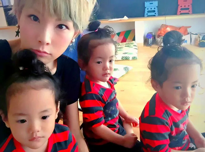 Japanese Mom Captures Her Life With Her Twins And Triplets And It's Just Too Adorable