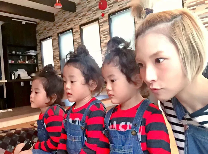 Japanese Mom Captures Her Life With Her Twins And Triplets And It's Just Too Adorable