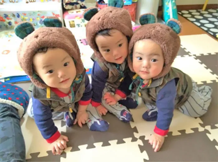 Japanese Mom Captures Her Life With Her Twins And Triplets And It's Just Too Adorable