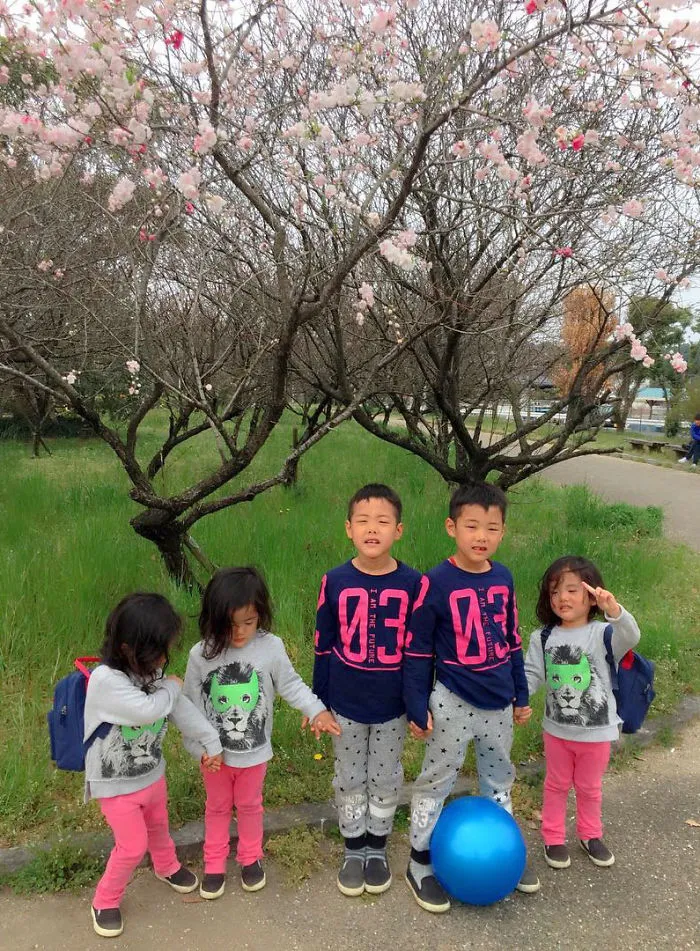 Japanese Mom Captures Her Life With Her Twins And Triplets And It's Just Too Adorable