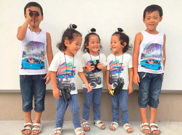 Japanese Mom Captures Her Life With Her Twins And Triplets And It's Just Too Adorable