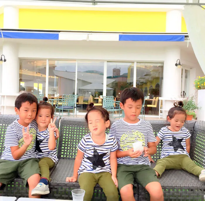 Japanese Mom Captures Her Life With Her Twins And Triplets And It's Just Too Adorable