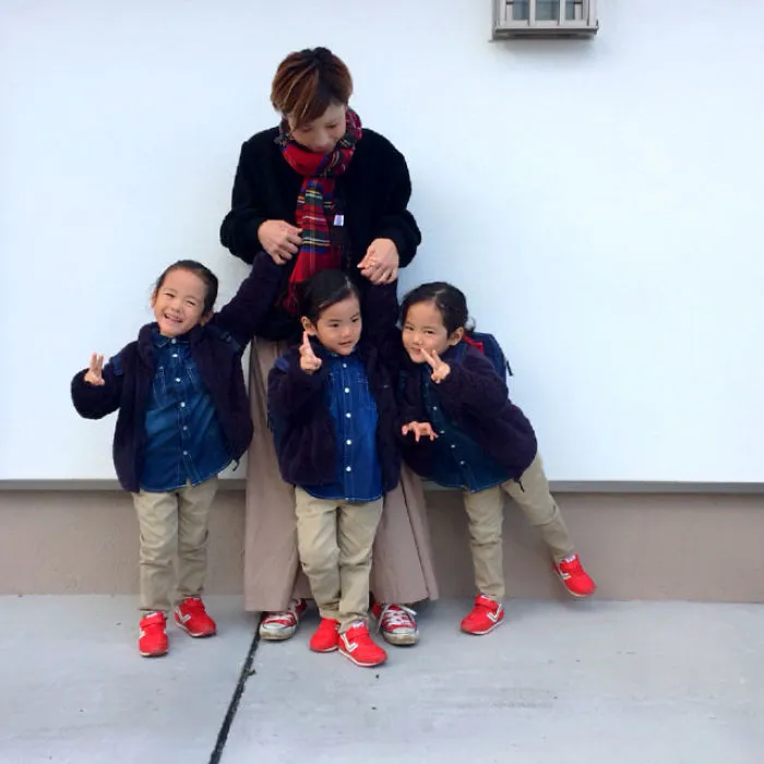 Japanese Mom Captures Her Life With Her Twins And Triplets And It's Just Too Adorable
