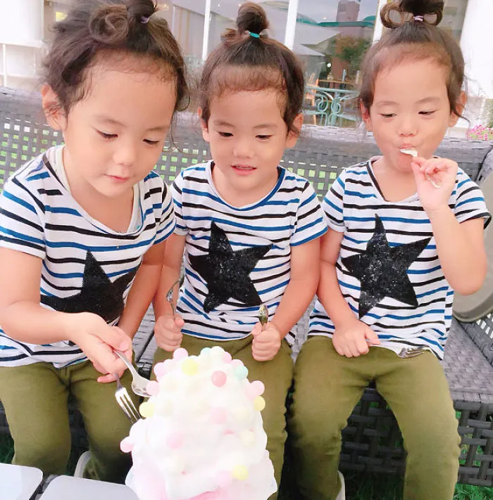 Japanese Mom Captures Her Life With Her Twins And Triplets And It's Just Too Adorable