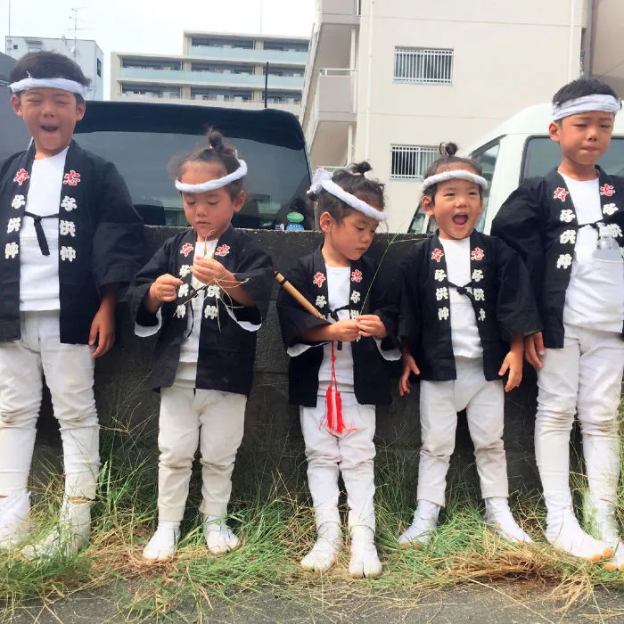 Japanese Mom Captures Her Life With Her Twins And Triplets And It's Just Too Adorable