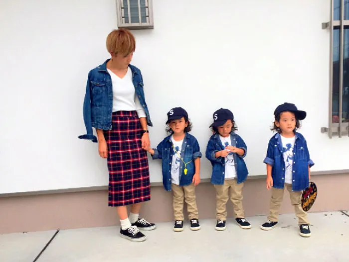 Japanese Mom Captures Her Life With Her Twins And Triplets And It's Just Too Adorable