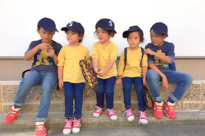 Japanese Mom Captures Her Life With Her Twins And Triplets And It's Just Too Adorable