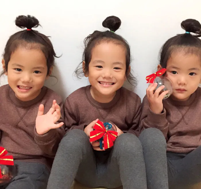 Japanese Mom Captures Her Life With Her Twins And Triplets And It's Just Too Adorable