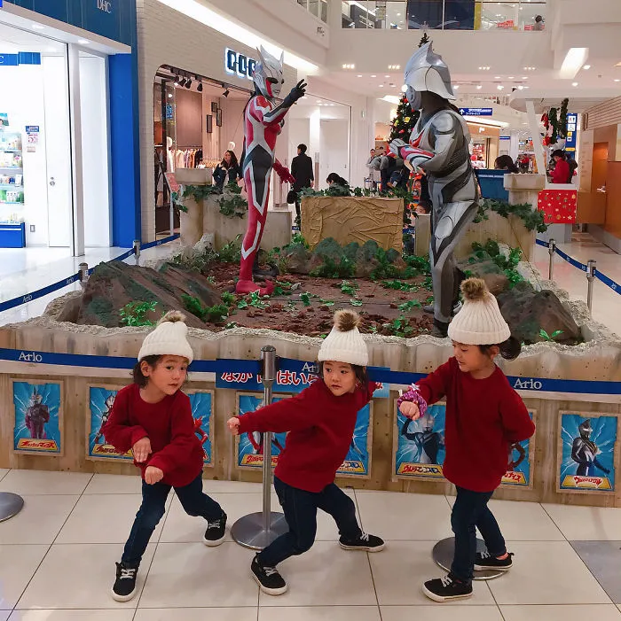 Japanese Mom Captures Her Life With Her Twins And Triplets And It's Just Too Adorable