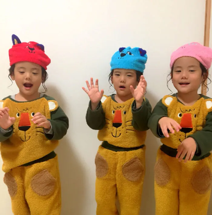 Japanese Mom Captures Her Life With Her Twins And Triplets And It's Just Too Adorable