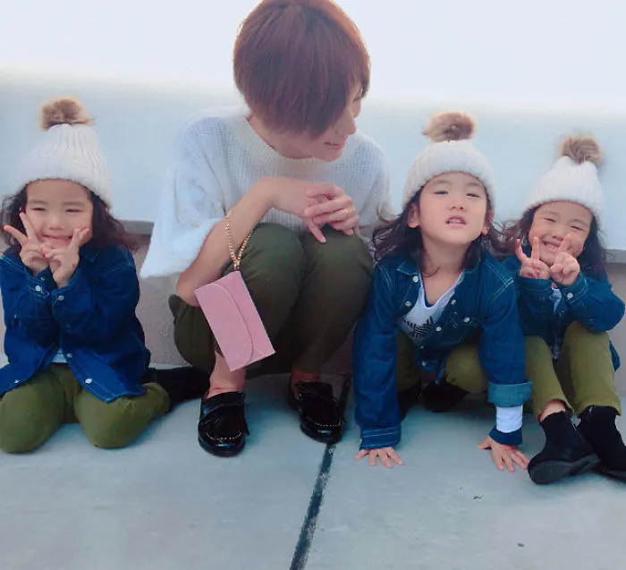 Japanese Mom Captures Her Life With Her Twins And Triplets And It's Just Too Adorable