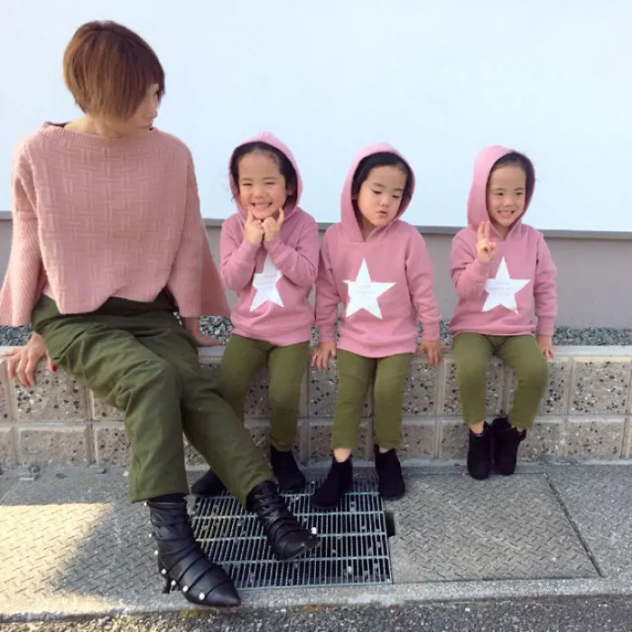 Japanese Mom Captures Her Life With Her Twins And Triplets And It's Just Too Adorable