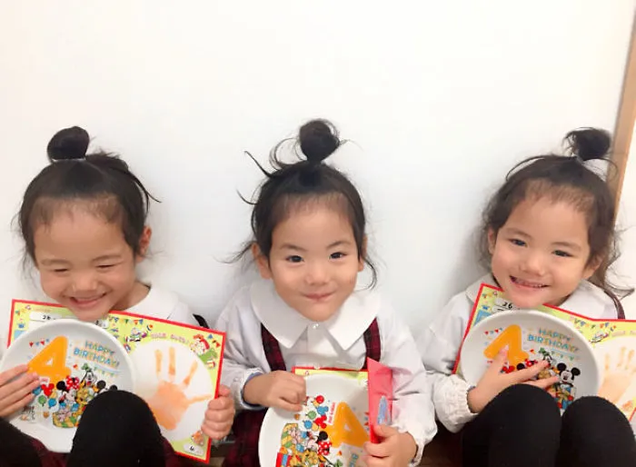 Japanese Mom Captures Her Life With Her Twins And Triplets And It's Just Too Adorable