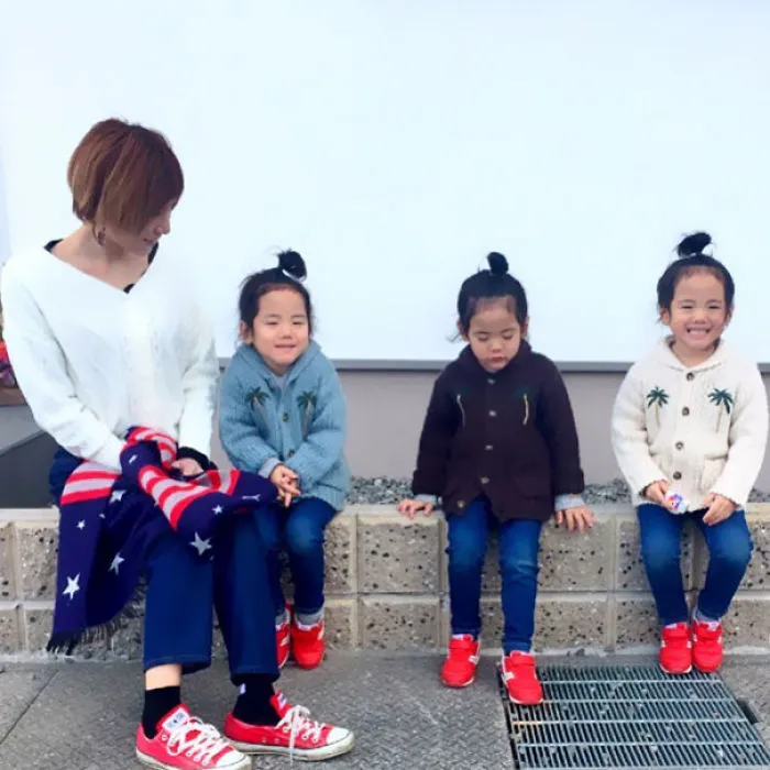 Japanese Mom Captures Her Life With Her Twins And Triplets And It's Just Too Adorable