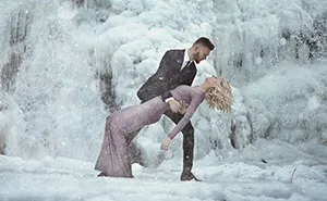 Couple Braves The Cold For Their Engagement Photoshoot And The Photos Are Breathtaking