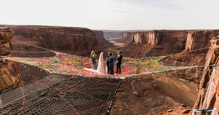 Couple Gets Married At 400 Feet Height And The Pictures Will Take Your Breath Away