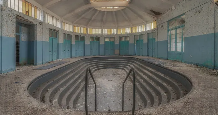 I Photographed This Spa, Frozen In Time