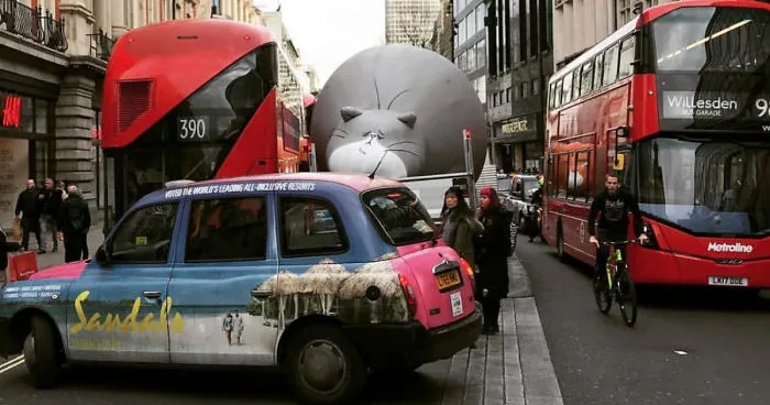 Five Huge, Inflatable Fat Cats Prowl Around London To Encourage People To Send A Message To The Banks