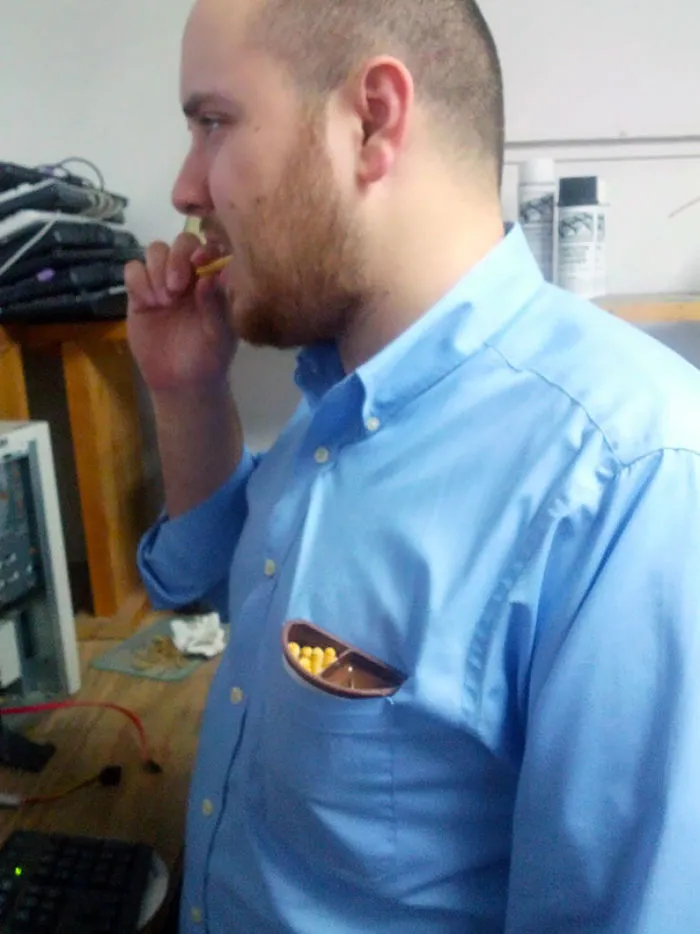 Ha encontrado un uso para el bolsillo de la camisa