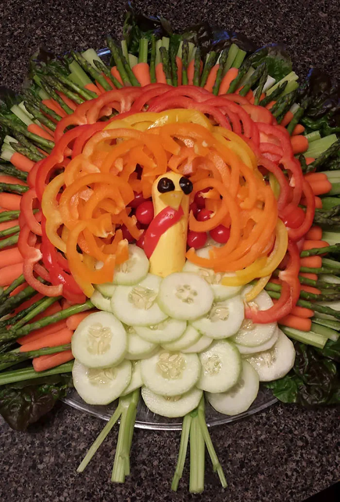 Todos se creen que cocino fatal, así que me dijeron que solo "cortara verduras". Hice esto para demostrarles que valgo