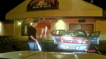 Este chico hace malabares para demostrar a la policía que no está borracho