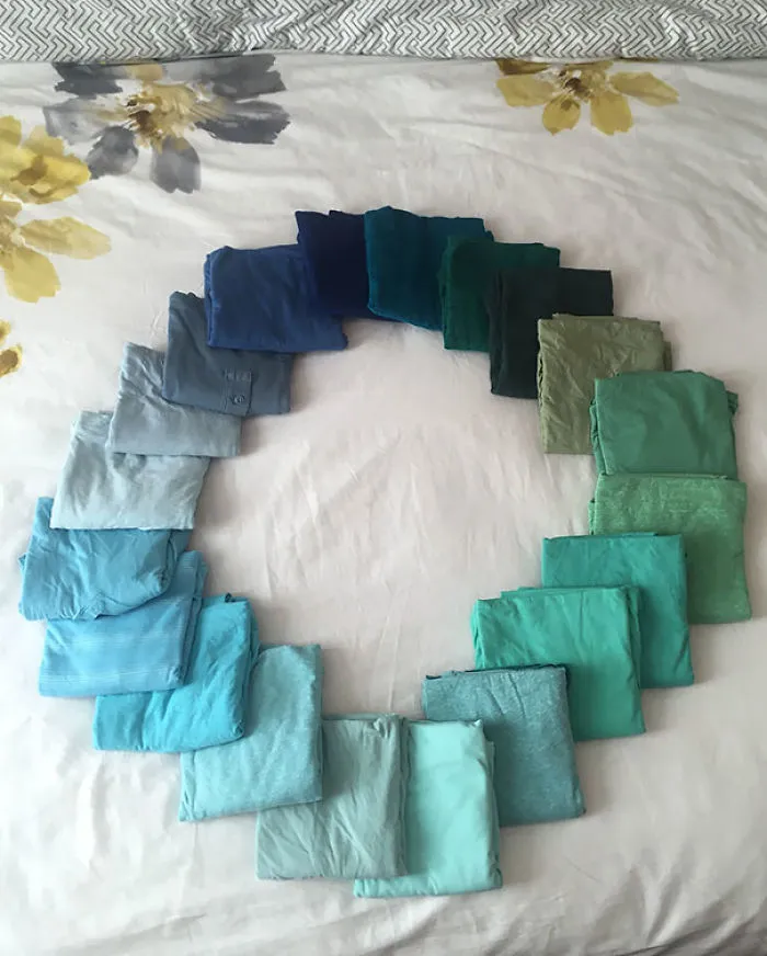 Mi novia me dice que siempre llevo camisetas del mismo color. Hice esto para demostrarle lo contrario