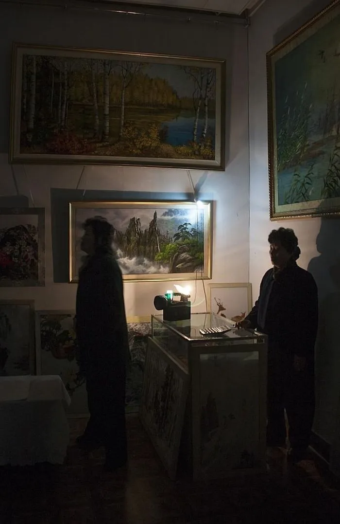 Two woman standing in the museum with a power outage