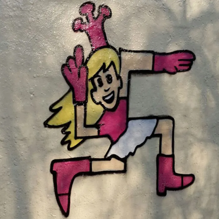 En Berlín saben cómo librarse de esas feas esvásticas pintadas en las paredes y convertirlas en algo agradable
