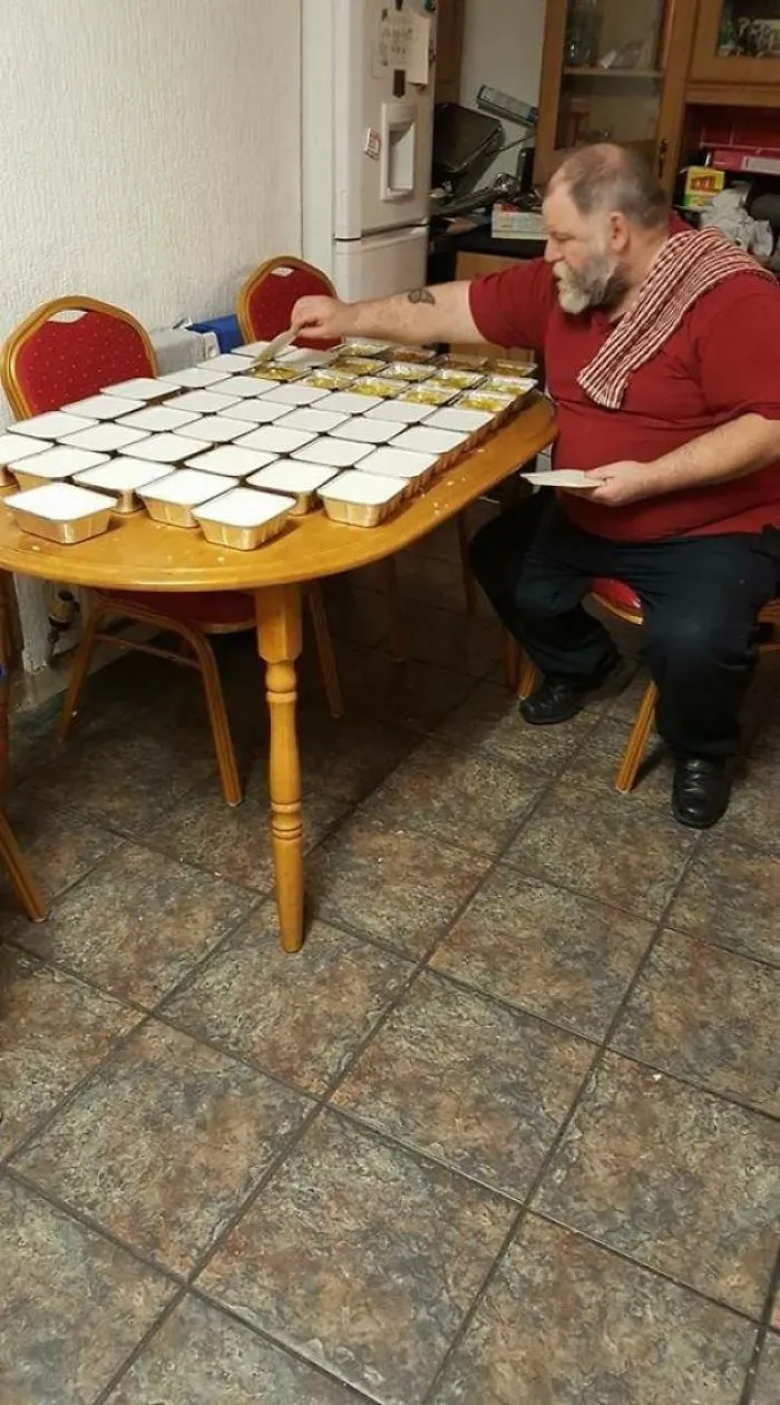 Brian The Retired Dublin Gentleman Spent His Evening Making 50 Tubs Of Curry For The Homeless, Every Single Night. Living On A Pension And Paying For This Himself