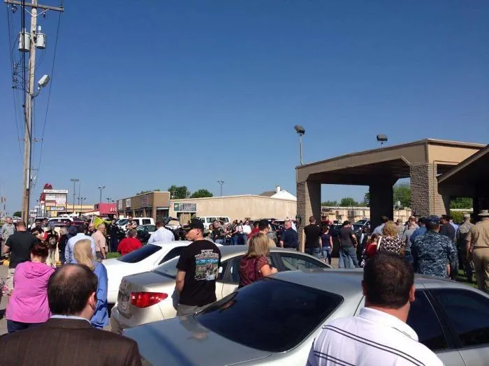 This Is Outside A Funeral Home In Okc. Homeless Navy Vet Passed Away And Had No Family. Word Got Out About His Funeral And Hundreds Of People Showed Up To Honor This Vet Who Got Full Military Honors