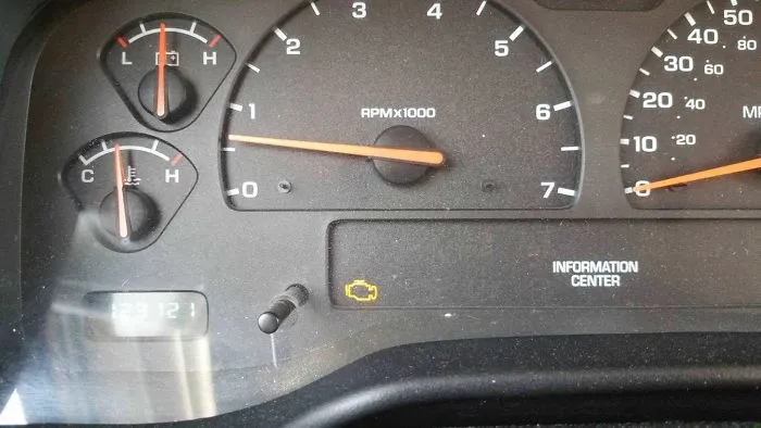 Mi esposa me ha llamado asustada poque "se ha encendido la luz del helicóptero en la camioneta"