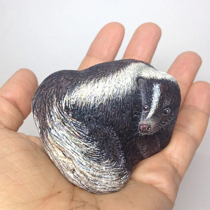 I Paint 3D Miniature Animals On Stones To Reflect Their Character And Spirit (30 Pics)