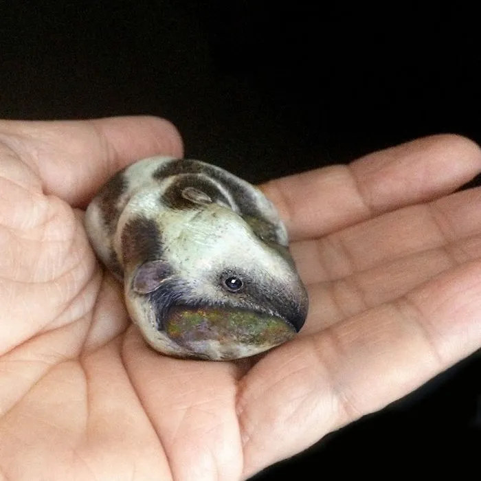 I Paint 3D Miniature Animals On Stones To Reflect Their Character And Spirit (30 Pics)