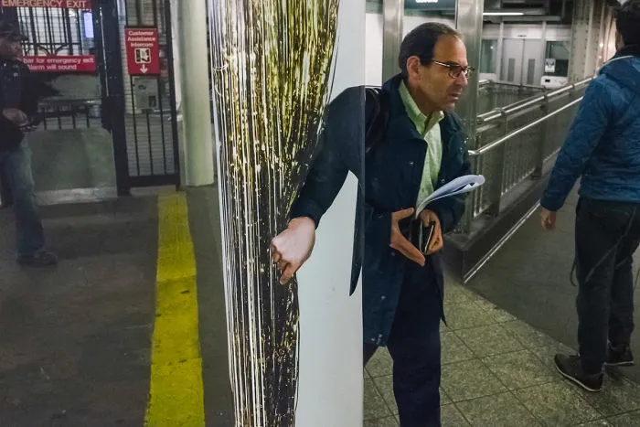 23 Amazing Coincidences That I Captured On The Streets Of New York