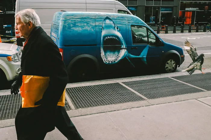 23 Amazing Coincidences That I Captured On The Streets Of New York