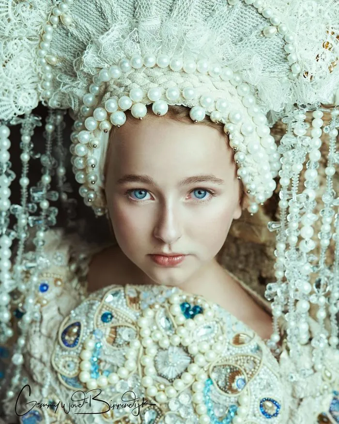 These 35 Photos By A Dutch Artist Look Like Classical Paintings Brought To Life