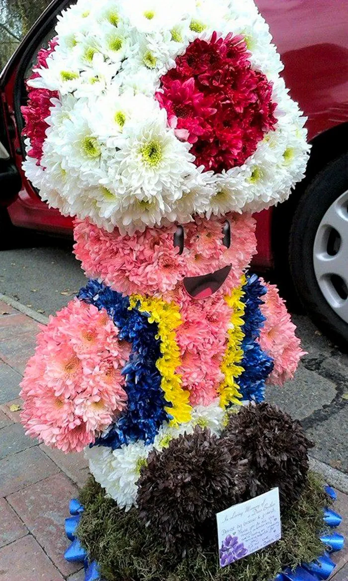 It Was My Big Brother's Funeral Yesterday. His Passion In Life Was Gaming, So This Is The Flower Arrangement I Had Made For Him