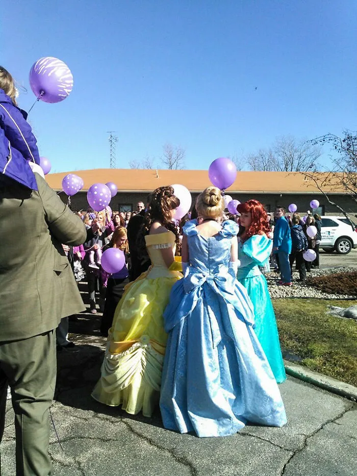 Princesas en el funeral de una niña de 9 años